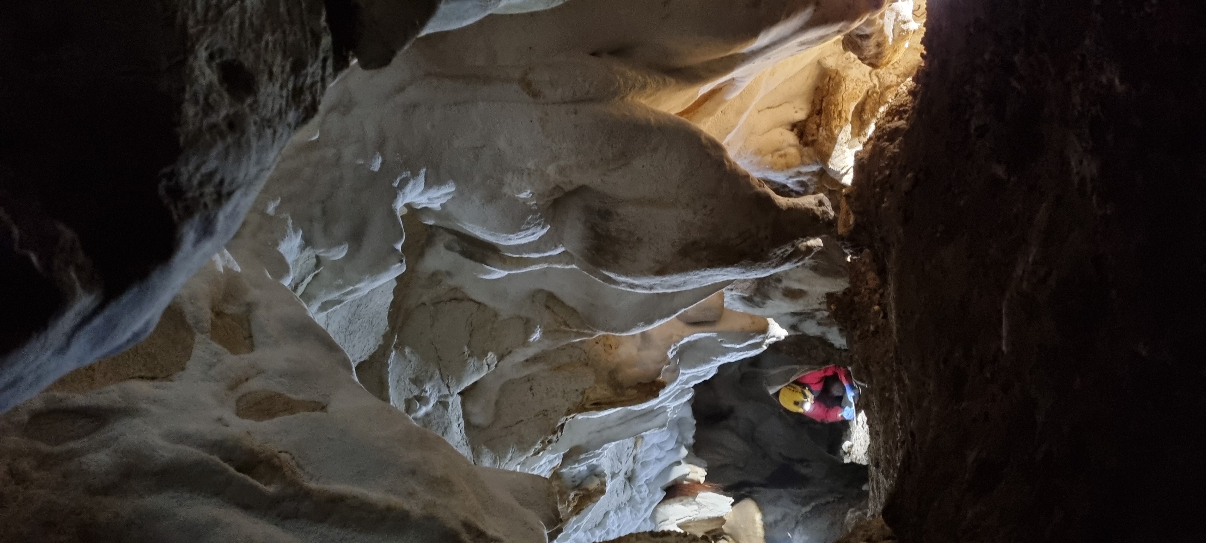 Pestera cu Oase din Valea Starnic - Image 4